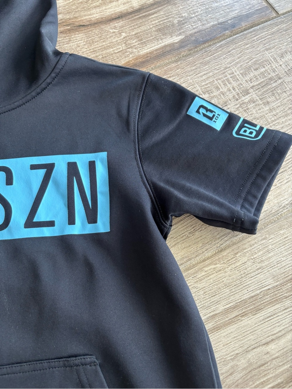 Kids Black Short-Sleeve Hoodie with Teal Logo size Youth Small - Picture 3 of 5